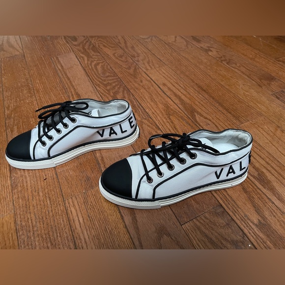Valentino Garawani  Sneakers
